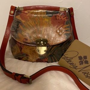 Patricia Nash Veneto Leather
Crossbody Bag Tropical Dreams